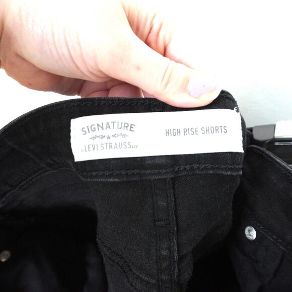 Levi's Black Wash High Rise Short Cuffed Distressed Leg EUC Sz 6 Summer Beach - Picture 9 of 10